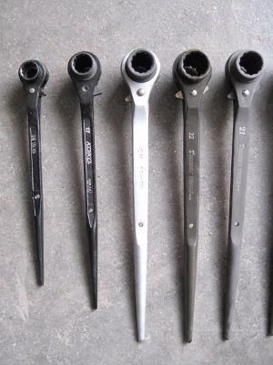 Short Bend Tailed Ratchet Socket Wrenches for Scaffolding