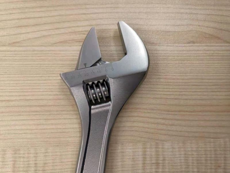 6′′/12′′cr-V Material Adjustable Wrench with 2-Color Soft Handle Adjustable Spanner