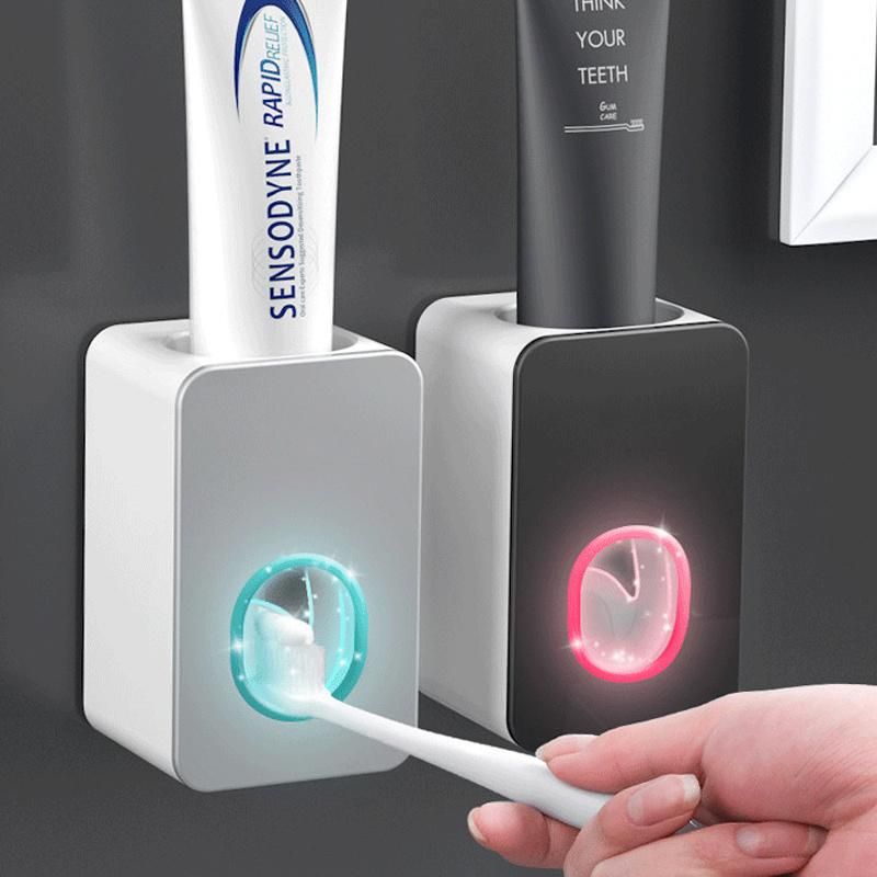 Automatic Toothpaste Squeezer Set Is Equipped with Wall-Mounted Lazy Automatic Squeezer