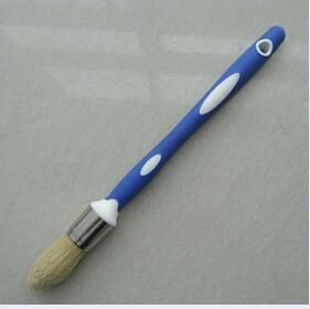 White Bristle Round Brush with Rubber Handle European Market